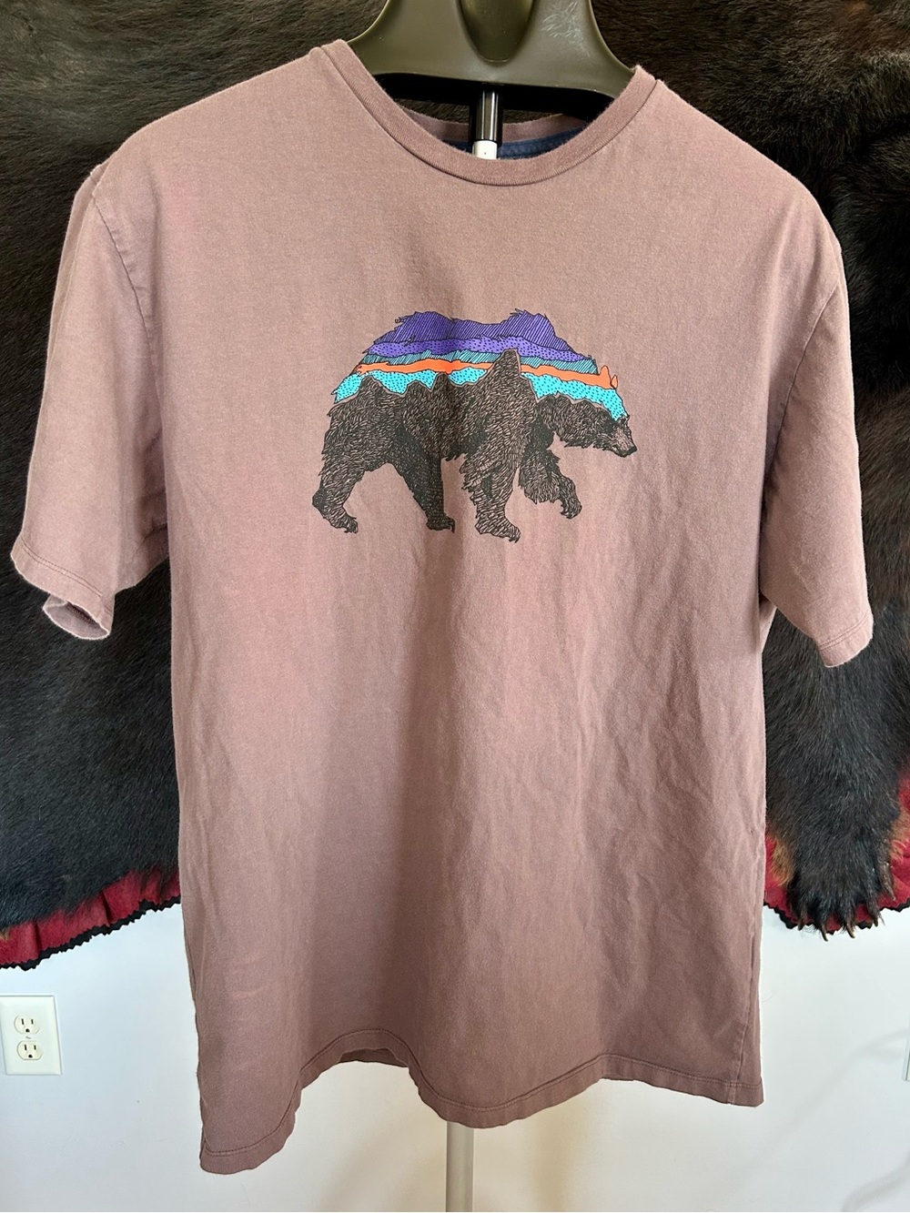 Patagonia Men’s Bear Graphic Organic Cotton Tee in Chocolate Brown Sz L